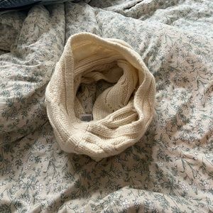 banana republic circle scarf